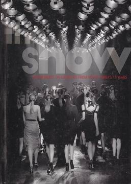 THE SHOW (THE MOMENTS ON CATWALKS FROM VOGUE KOREAS 13 YEARS)